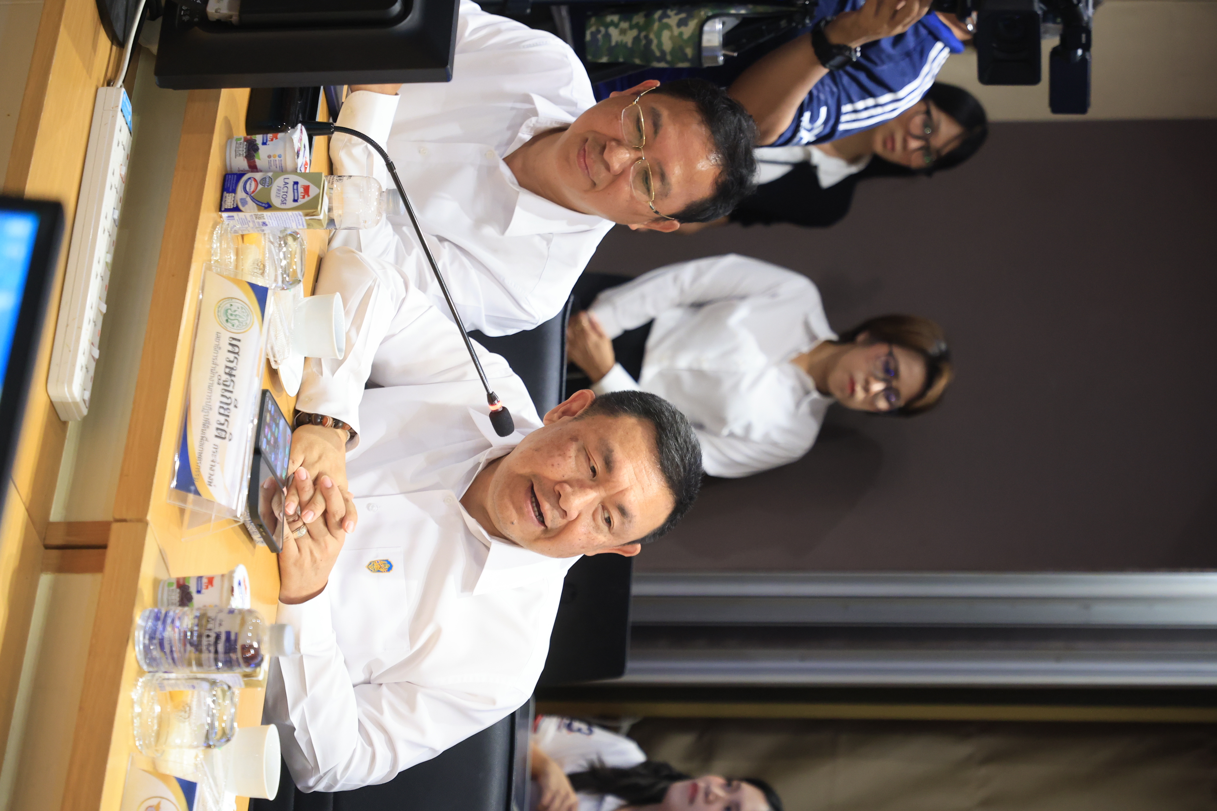 title - เลขาธิการ ส.ป.ก. ร่วมการประชุมผู้บริหารระดับสูงของกระทรวงเกษตรและสหกรณ์ รับมอบนโยบาย รมว.กษ. 5 ด้าน เน้นการทำงานเชิงรุก ลดขั้นตอน เร่งการนำเทคโนโลยีดิจิทัลมาช่วยในการทำงาน ผลักดัน 6 เรื่องเร่งด่วน ต้องเห็นผลที่เป็นรูปธรรม ชูแนวคิดหลัก “เกษตรนวัตกรรม เพื่อความยั่งยืนเกษตรกรไทย” 